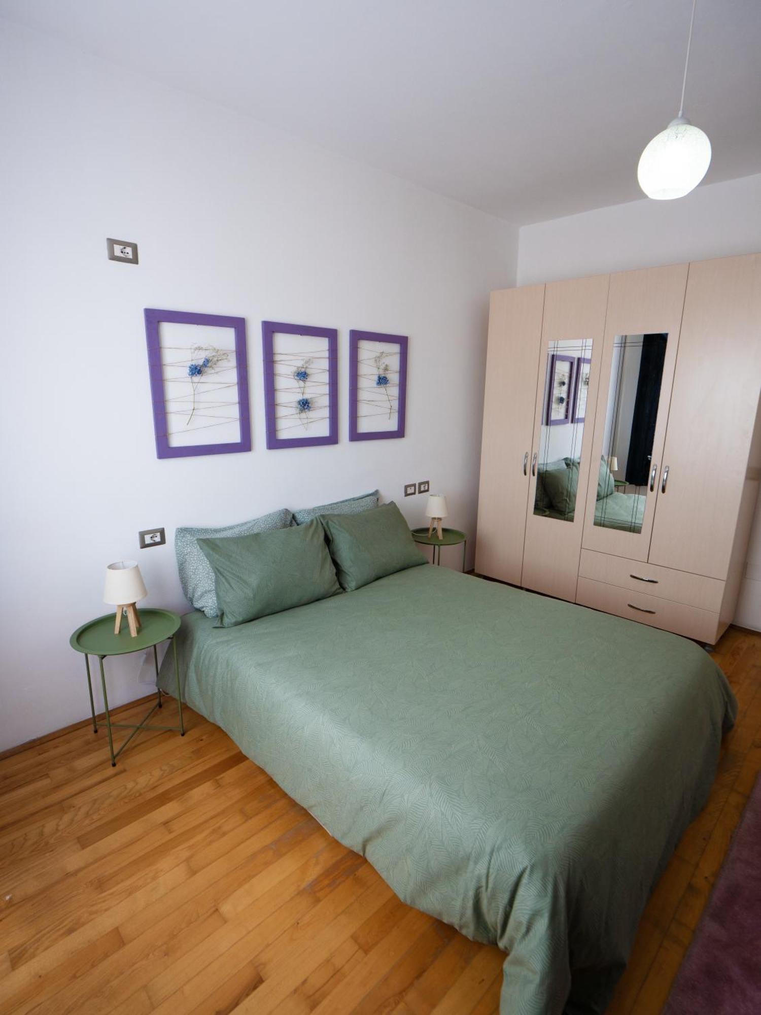 Cityscape Apartment *